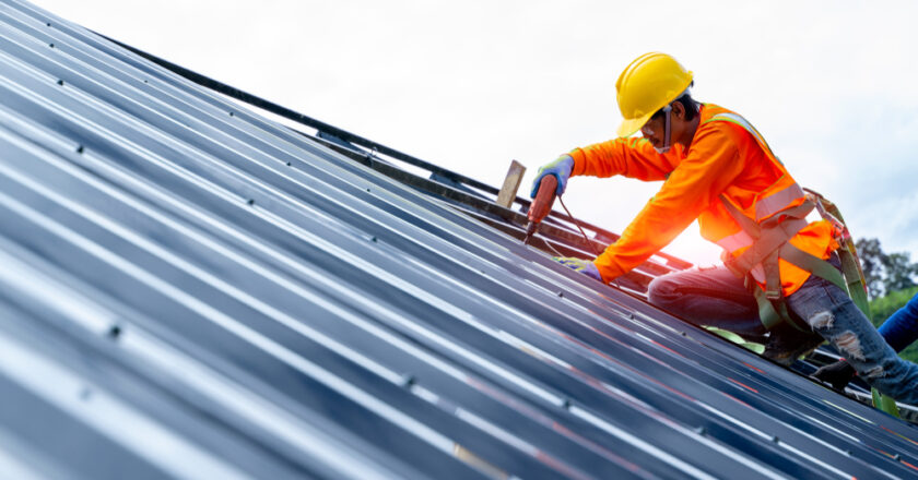 Comment installe-t-on une toiture pour bâtiment photovoltaïque