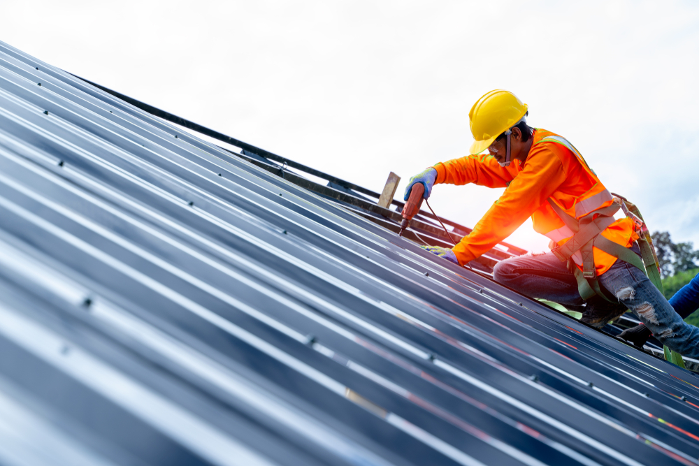 Comment installe-t-on une toiture pour bâtiment photovoltaïque