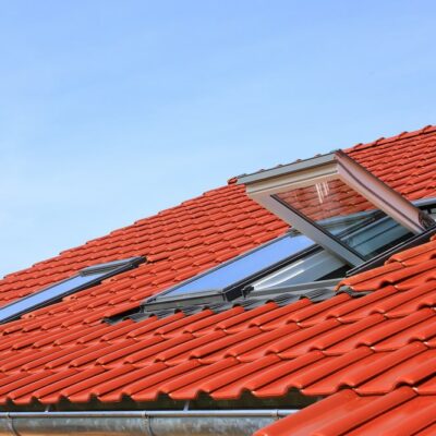 Fenêtre de toit : Avantages, matériaux et choix adaptés à votre maison