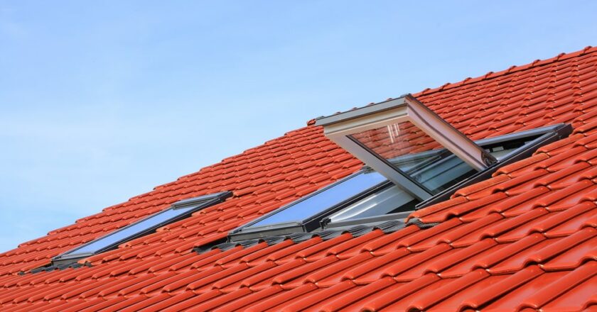 Fenêtre de toit : Avantages, matériaux et choix adaptés à votre maison