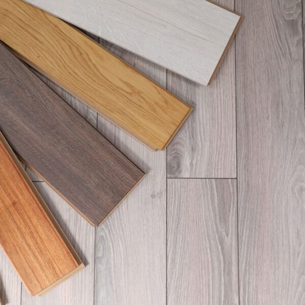 Quel revêtement choisir : semi-massif, stratifié ou vinyle pour son parquet ?